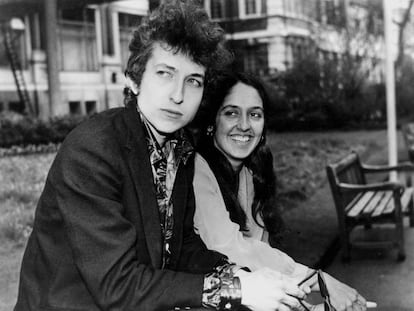 Bob Dylan con Joan Baez, en una imagen de 1965.