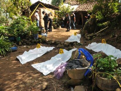 Cuatro mujeres fueron asesinadas la medianoche del s&aacute;bado al este de Guatemala, cuando hombres armados ingresaron a la residencia tras derribar la puerta a golpes.  