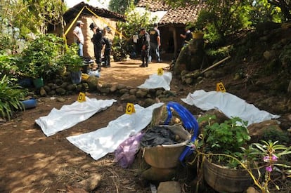 Cuatro mujeres fueron asesinadas la medianoche del sábado al este de Guatemala, cuando hombres armados ingresaron a la residencia tras derribar la puerta a golpes.