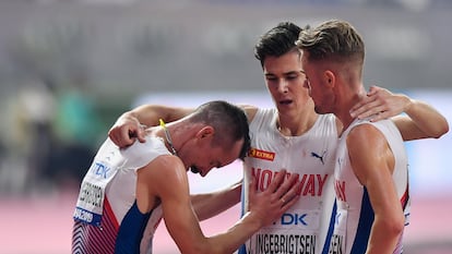 Henrik, Jakob y Filip Ingebrigtsen tras disputar los tres la final de 5.000m del Mundial de Doha.
