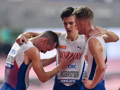 Henrik, Jakob y Filip Ingebrigtsen tras disputar los tres la final de 5.000m del Mundial de Doha.