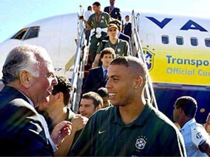 Ronaldo a su llegada a Brasil tras ganar el Campeonato del Mundo de Fútbol