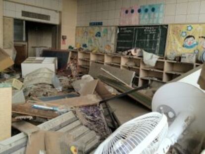 Imagen del interior del colegio Kadonowaki de la ciudad de Ishinomaki, destruido por el tsumani de marzo de 2011.