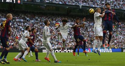 Jugada durante el partido de la primera vuelta