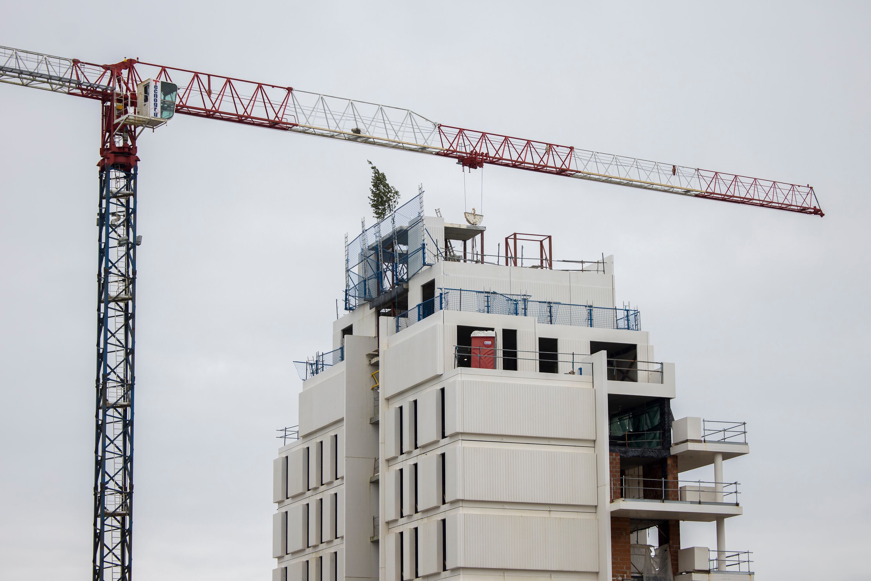 Edificio de viviendas en Santiago de Compostela, este viernes.