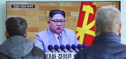 Una televisión muestra a Kim Jong Un, hoy en una estación de tren en Seúl.