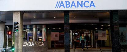 Fachada de una sucursal de Abanca