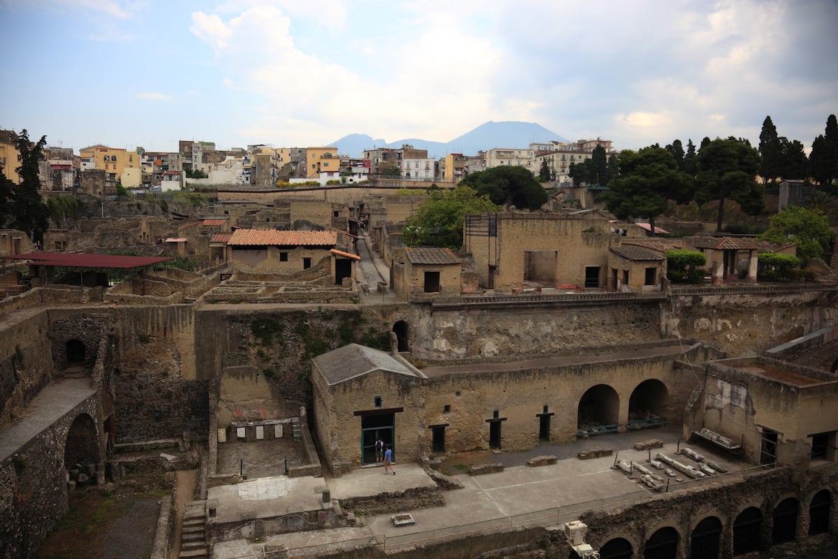 Herculaneum, the Roman city destroyed by Vesuvius that still hides its ...