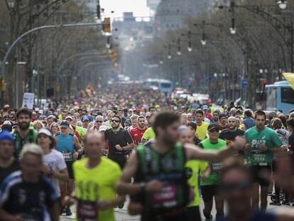 Els corredors de la Marató de Barcelona aquest diumenge.