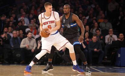 Ibaka, ante Porzingis.