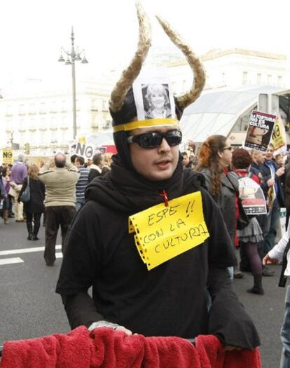 Un manifestante antitaurino, en la protesta de esta mañana en el centro de Madrid.