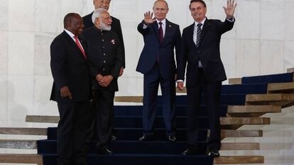 Da esquerda à direita: Cyril Ramaphosa, presidente da África do Sul; o premiê da Índia, Narendra Modi; o presidente da China; Xi Jinping; o presidente russo, Vladimir Putin; e o presidente brasileiro, Jair Bolsonaro, nesta quinta-feira, em Brasília, no encontro dos BRICS.