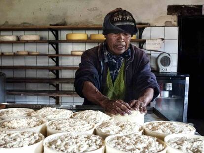 Jos&eacute; Mu&ntilde;os trabaja en la producci&oacute;n de queso en Huachucocha.