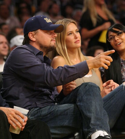 Leonardo DiCaprio y Bar Refaeli, en Los Ángeles en 2010.