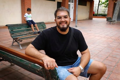Josué Fajardo, profesor gitano de 27 años del barrio del Bon Pastor (Barcelona).