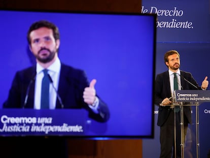 El presidente del PP, Pablo Casado, durante la inauguración de la jornada 'Independencia judicial y regeneración institucional' organizada por su partido, este lunes en Córdoba.