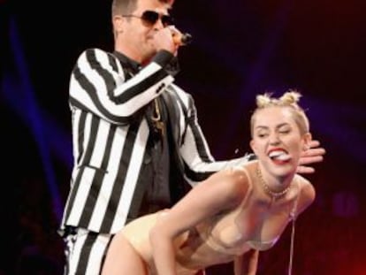 Robin Thicke y Miley Cyrus en los MTV Video Music Awards de 2013.