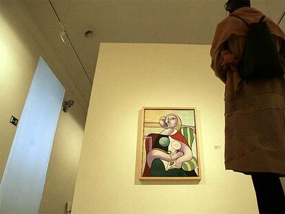 Una vista de la exposición de Picasso en el Reina Sofía, con el óleo <i>La lectura,</i> de 1932.