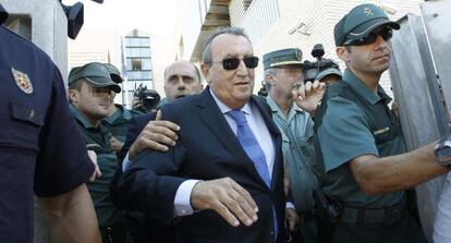 Fabra, a su salida de la Audiencia Provincial de Castellón.