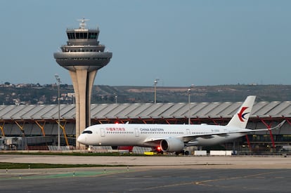 Torre de control del aeropuerto de Madrid, el 29 de enero.