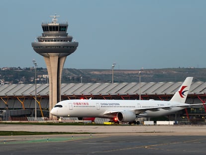 Torre de control del aeropuerto de Madrid, el 29 de enero.