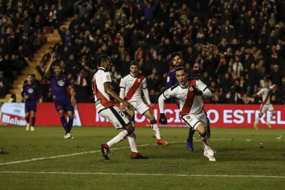 De Tomás celebra uno de sus goles al Celta.