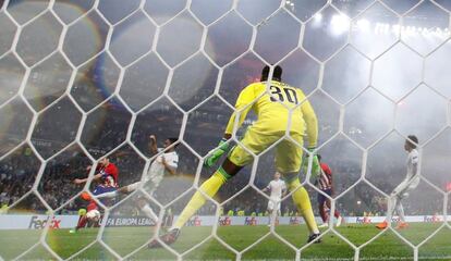 Gabi marca el tercer gol del equipo madrileño.