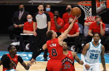 Flynn entra a canasta durante un partido reciente entre Toronto y Charlotte. / J. C. TILTON (GETTY)