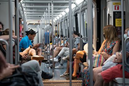 Pasajeros en el metro de Barcelona, el pasado 18 de agosto.