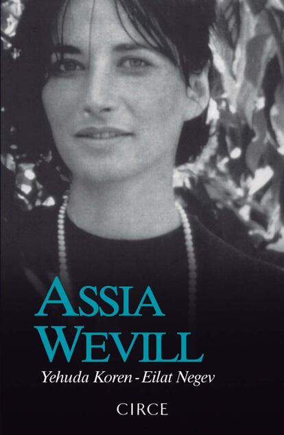  

	Assia Wevill, de Yehuda Koren y Eilat Negev (Circe)

	 

	Biografía de la cosmopolita y brillante aspirante a poeta que vivió una tormentosa relación con Ted Hugues (marido Sylvia Plath). Wevill, que se suicidió de la misma forma que Plath, vivió 6 años junto al poeta y tuvo una hija con él. En su testamento dejó escritió un epitafio que Hugues no respetó: Aquí yace una amante de la sinrazón y una exiliada.

	 

	Ideal para: adictos al Herstory.

	Precio: 19 euros