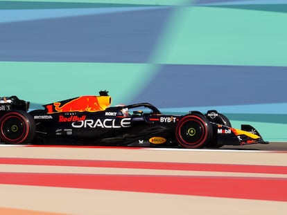 Max Verstappen durante un entrenamiento en el Gran Premio de Baréin, este viernes.