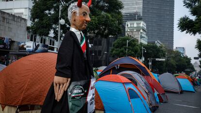 Plantón del Frente Nacional Anti AMLO (Frenaa), en Ciudad de México, en septiembre.