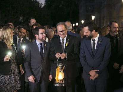 Quim Torra, en el centro, junto a Roger Torrent (derecha) y Pere Aragonés.