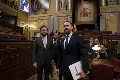 Vox lawmaker Iván Espinosa de los Monteros (l) and Vox chief Santiago Abascal.