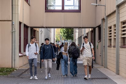 Fotos de jóvenes Universitarios en el Politécnico de Valencia