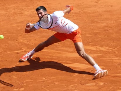 Djokovic, durante el partido contra Medvedev en Montecarlo.