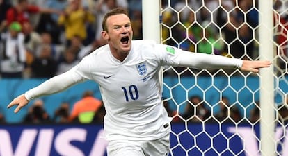 Wayne Rooney celebrando un gol con su selección. 