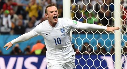 Wayne Rooney celebrando un gol con su selección.