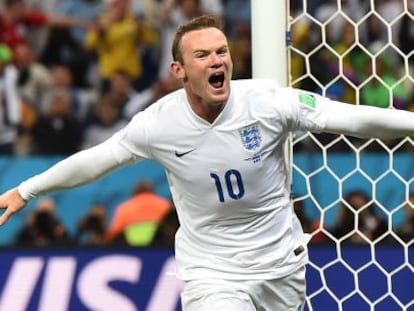 Wayne Rooney celebrando un gol con su selección. 