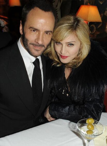 La cantante Madonna junto al diseñador Tom Ford en el Monkey Bar de Nueva York