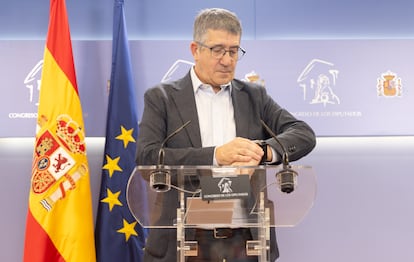 El portavoz del PSOE en el Congreso, Patxi López, durante rueda de prensa posterior a la Junta de Portavoces, en el Congreso este martes.