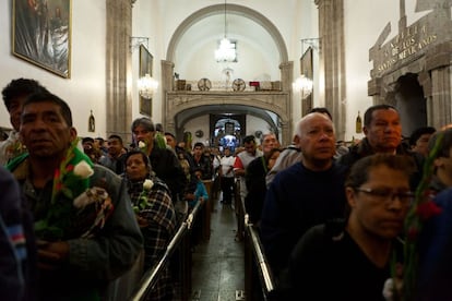 Se dice que uno de los subgrupos que más se acerca al benéfico San Judas es el de los delincuentes. En San Hipólito no se ponen filtros a la fe. Un sector habitual son los adolescentes de barrio pobre que entremezclan la adoración a San Judas con el hábito de inhalar pegamento. Hasta lo hacen dentro de la iglesia.