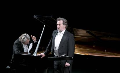 Gerold Huber y un pensativo Christian Gerhaher en la primera parte de su recital.