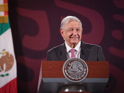 Andrés Manuel López Obrador habla durante la conferencia matutina en Palacio Nacional, este 3 de junio.