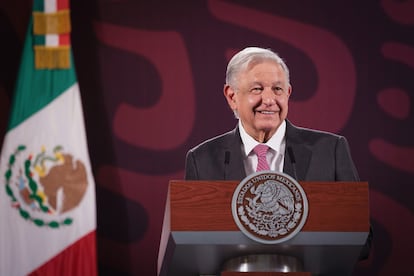 Andrés Manuel López Obrador habla durante la conferencia matutina en Palacio Nacional, este 3 de junio.