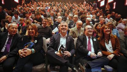 En primera fila y de izquierda a derecha: José Montilla, Argelia Queralt, Jaume Collboni, Miquel Iceta y Laia Bonet, durante la presentación de 