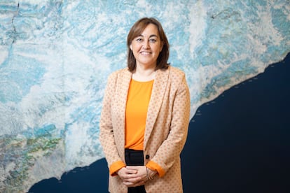Sílvia Paneque, Consejera de Territorio, Vivienda y sostenibilidad y portavoz del Govern de la Generalitat, este jueves en la sala de mapas del departamento.