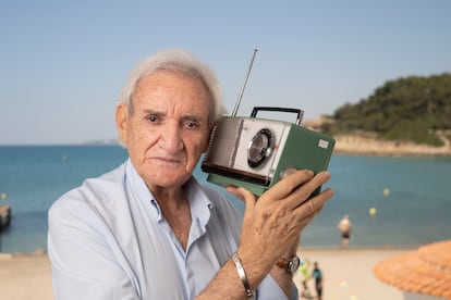 Luis del Olmo Marote, periodista y locutor de radio, dirigió y presentó el programa "Protagonistas", el más longevo en la historia de la radio española, con más de 12.000 emisiones.