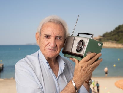 Luis del Olmo Marote, periodista y locutor de radio, dirigió y presentó el programa "Protagonistas", el más longevo en la historia de la radio española, con más de 12.000 emisiones.