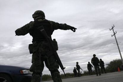 Un soldado en un retén en San Fernando, en Tamaulipas.